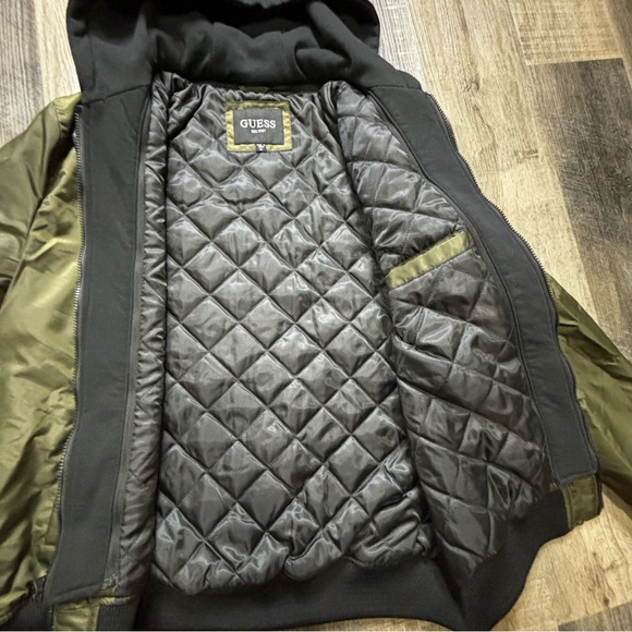 GUESS Men’s Bomber Jacket w/ detachable hood, quilted inside, inside pocket,EUC - Picture 4 of 16